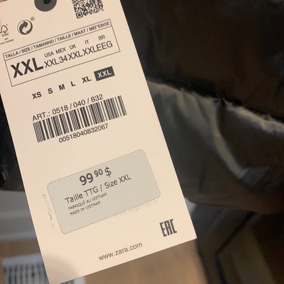 Hooded Pocketed puffer Jacket - Picture 4 of 5